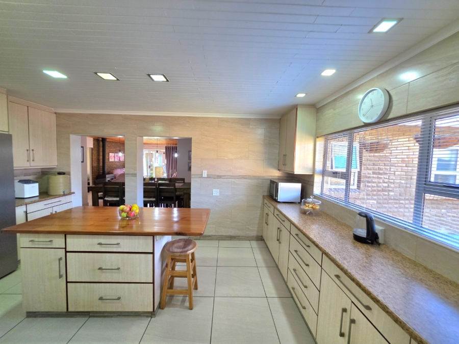 5 Bedroom Property for Sale in La Provance Free State